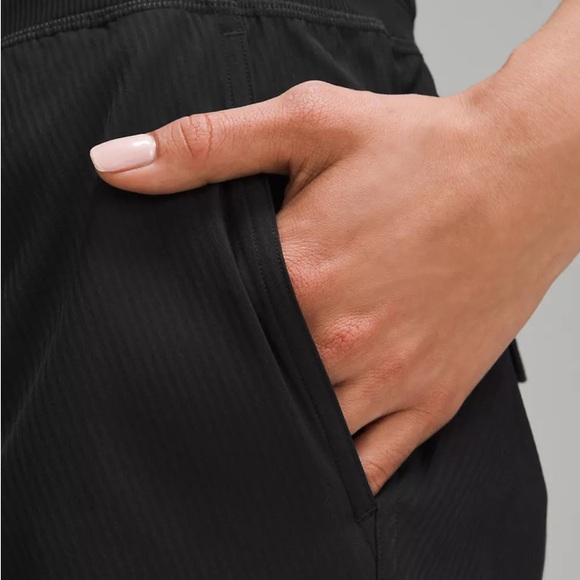 🆕 Lululemon Dance Studio Relaxed-Fit Mid-Rise Cargo Jogger in Black • Medium - Picture 6 of 10